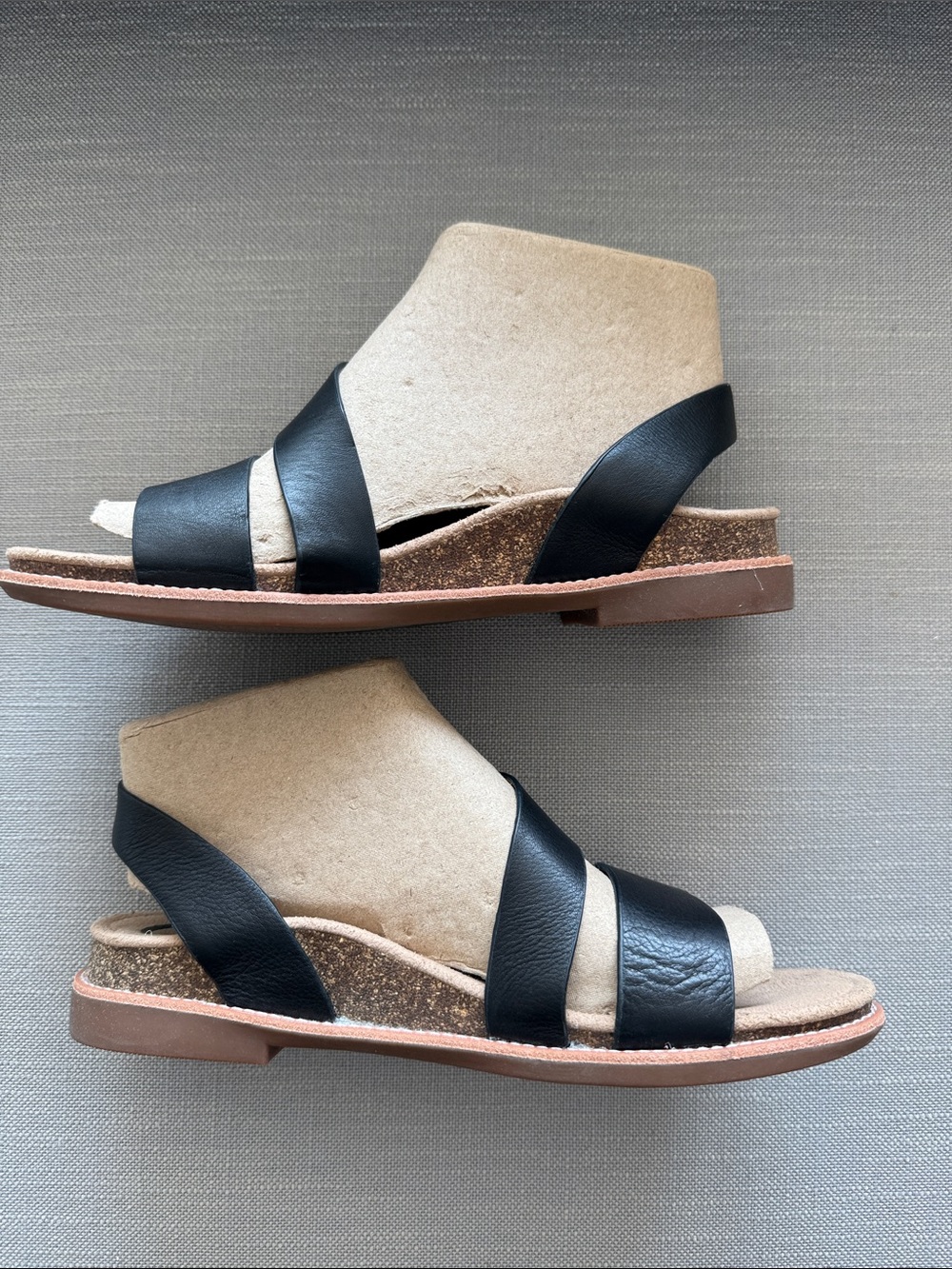 Aetrex TAMARA asymmetrical quarter strap sandals. Black.Size 7.5 - Picture 2 of 6